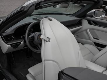 Porsche 992 I Carrera Cabriolet — photo 19