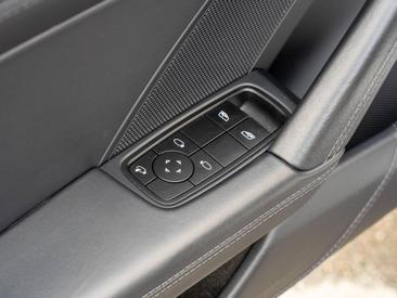 Porsche 992 I Targa 4S — photo 24