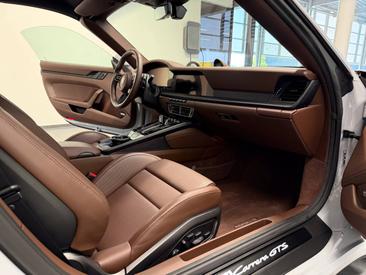 Porsche 992 II Carrera GTS Cabriolet — photo 24