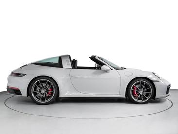 Porsche 992 I Targa 4S — photo 9