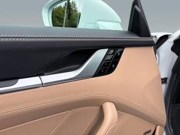 Porsche 992 I Carrera Cabriolet — photo 26