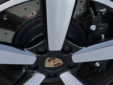 Porsche 992 II Carrera GTS Cabriolet — photo 9