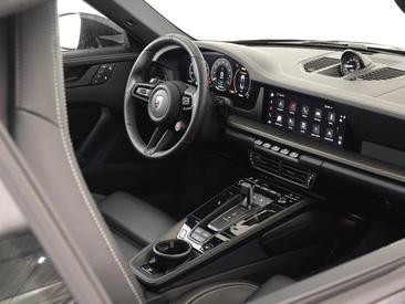 Porsche 992 II Carrera 4 GTS Cabriolet — photo 25