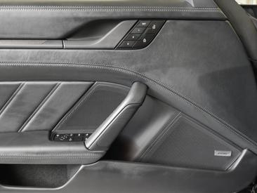 Porsche 992 II Carrera 4S Cabriolet — photo 44