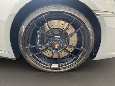 Porsche 992 I Carrera 4 GTS — photo 9