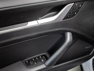 Porsche 992 I Carrera GTS Cabriolet — photo 23