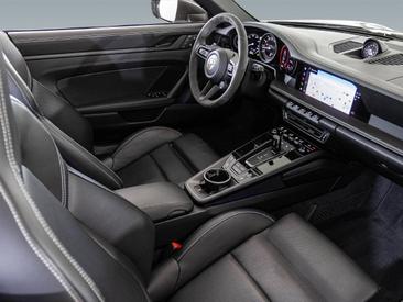 Porsche 992 I Carrera 4 GTS Cabriolet — photo 17