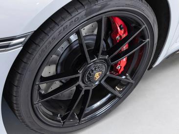 Porsche 992 I Carrera GTS Cabriolet — photo 31