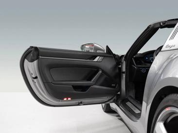 Porsche 992 I Targa 4S — photo 17