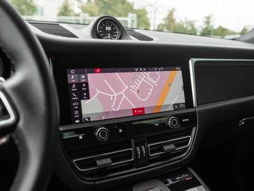Porsche Macan GTS — photo 17
