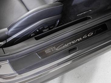Porsche 992 I Carrera 4 GTS Cabriolet — photo 26
