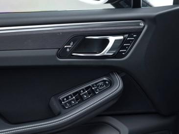 Porsche Macan GTS — photo 19