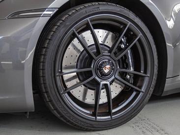 Porsche 992 I Carrera 4 GTS Cabriolet — photo 28