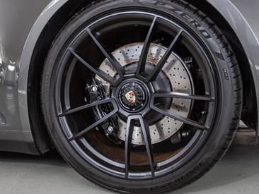 Porsche 992 I Carrera 4 GTS Cabriolet — photo 29
