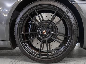 Porsche 992 I Carrera 4 GTS Cabriolet — photo 31