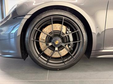 Porsche 992 II Carrera 4 GTS Cabriolet — photo 11