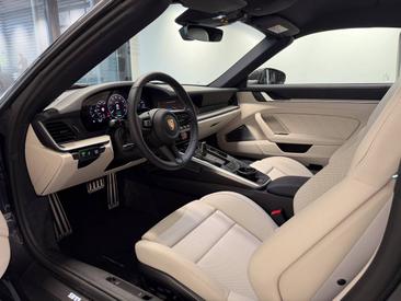 Porsche 992 II Carrera 4 GTS Cabriolet — photo 15