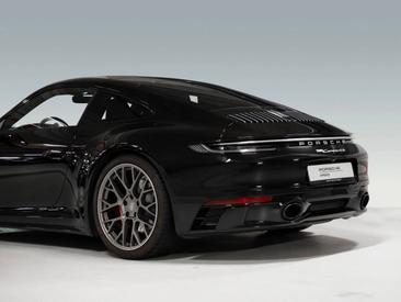 Porsche 992 I Carrera 4S — photo 9