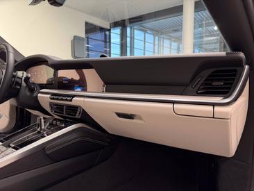 Porsche 992 II Carrera 4 GTS Cabriolet — photo 25