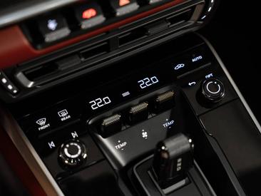 Porsche 992 I Carrera 4S — photo 34