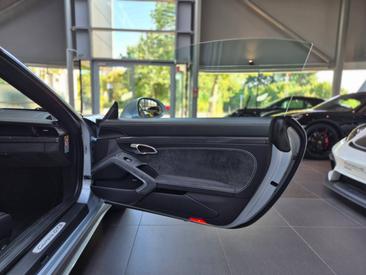 Porsche 991 I Carrera GTS Cabriolet — photo 29
