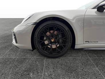 Porsche 992 I Carrera Cabriolet — photo 9