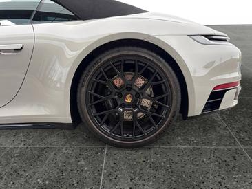 Porsche 992 I Carrera Cabriolet — photo 10