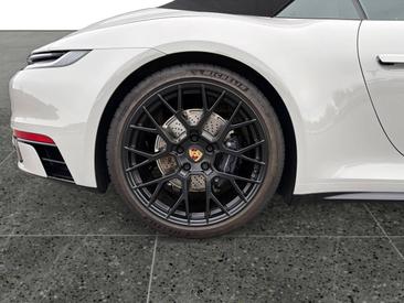 Porsche 992 I Carrera Cabriolet — photo 11