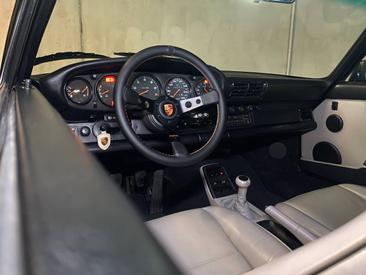 Porsche 964 Carrera 4 Coupe — photo 13