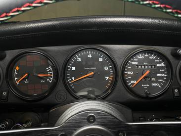 Porsche 964 Carrera 4 Coupe — photo 16