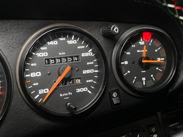 Porsche 964 Carrera 4 Coupe — photo 18