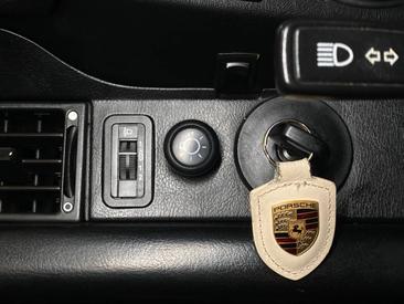 Porsche 964 Carrera 4 Coupe — photo 21