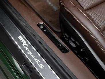Porsche 992 I Targa 4S — photo 23