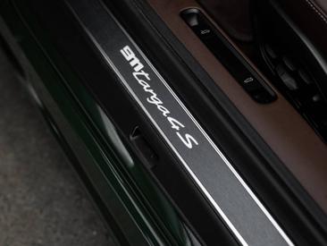 Porsche 992 I Targa 4S — photo 24