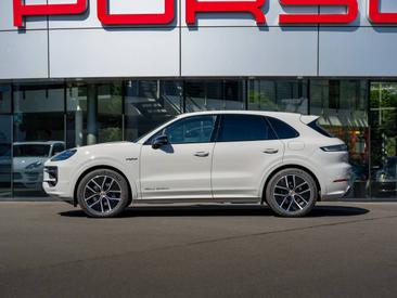 Porsche Cayenne III E-Hybrid Black Edition — photo 3