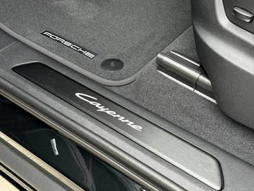 Porsche Cayenne III E-Hybrid Coupé Black Edition — photo 17