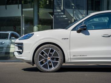 Porsche Cayenne III E-Hybrid Black Edition — photo 7