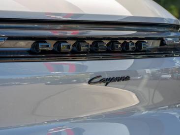 Porsche Cayenne III E-Hybrid Black Edition — photo 10