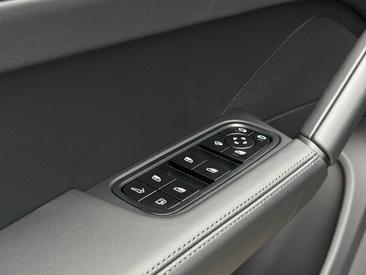 Porsche Cayenne III E-Hybrid Coupé Black Edition — photo 20