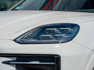 Porsche Cayenne III E-Hybrid Black Edition — photo 11
