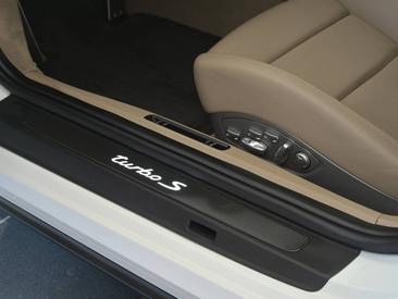Porsche 991 I Turbo S Cabriolet — photo 22