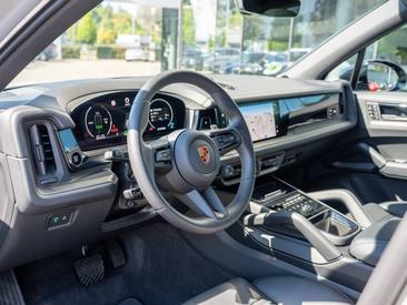 Porsche Cayenne III E-Hybrid Black Edition — photo 13