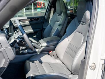 Porsche Cayenne III E-Hybrid Black Edition — photo 15