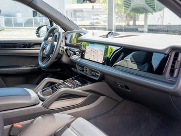 Porsche Cayenne III E-Hybrid Black Edition — photo 17