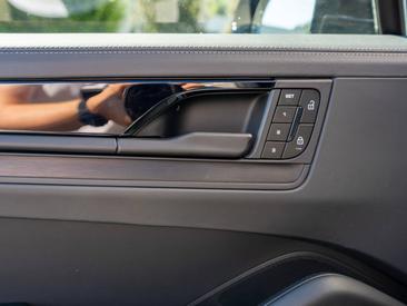 Porsche Cayenne III E-Hybrid Black Edition — photo 20