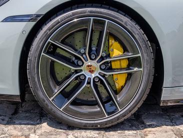 Porsche 992 II Carrera 4 GTS Cabriolet — photo 11