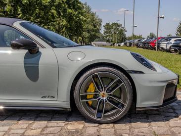 Porsche 992 II Carrera 4 GTS Cabriolet — photo 15