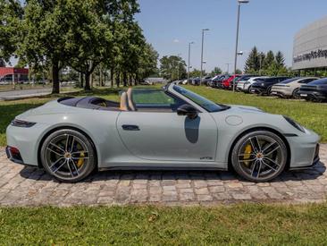 Porsche 992 II Carrera 4 GTS Cabriolet — photo 17