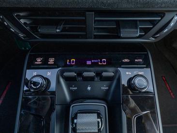 Porsche 992 II Carrera 4 GTS Cabriolet — photo 28