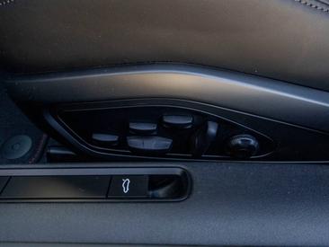 Porsche 992 II Carrera 4 GTS Cabriolet — photo 41